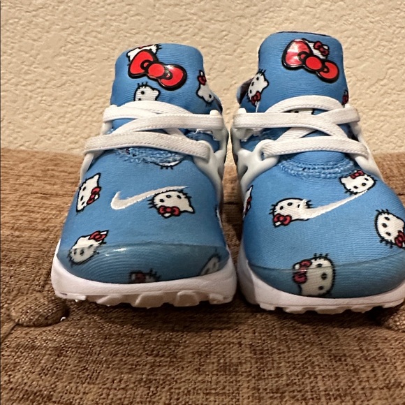 Nike Kids Blue Hello Kitty Presto Sneakers. - Picture 5 of 15